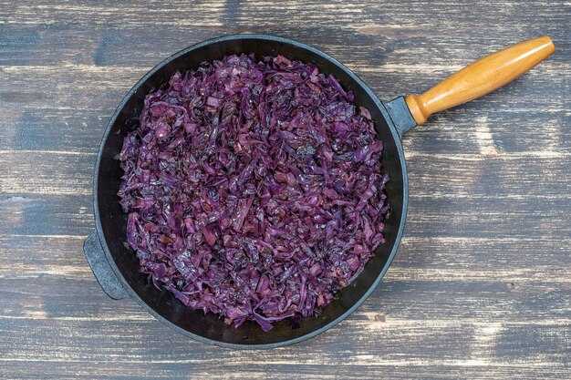 Идеальный салат из фиолетовой капусты с курицей и авокадо