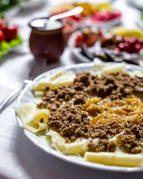 Подготовка ингредиентов для бешбармака