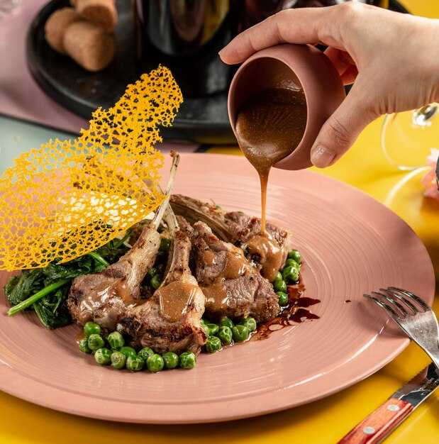 Запеченная баранья нога с травами