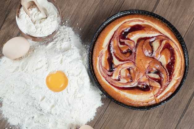 Пирог с яблоками и корицей