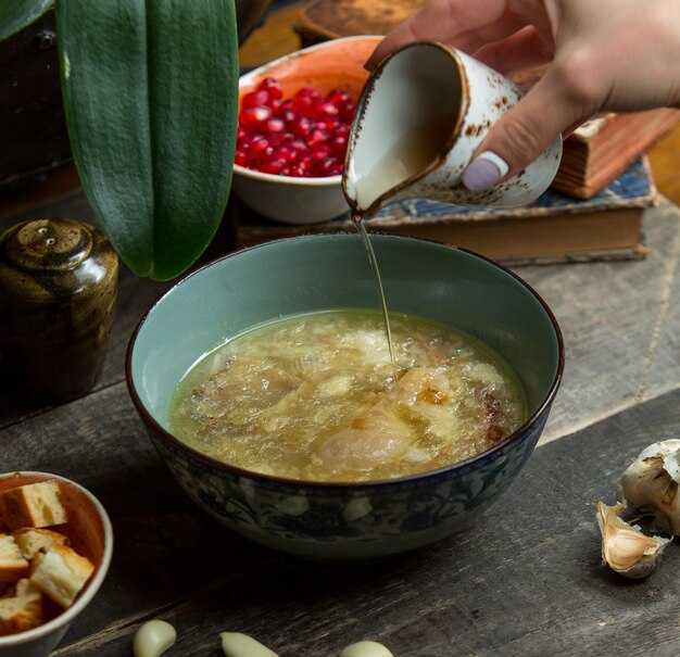 Влияние соли на вкус и здоровье бульона