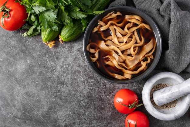 Пошаговый процесс приготовления лапши удон с курицей