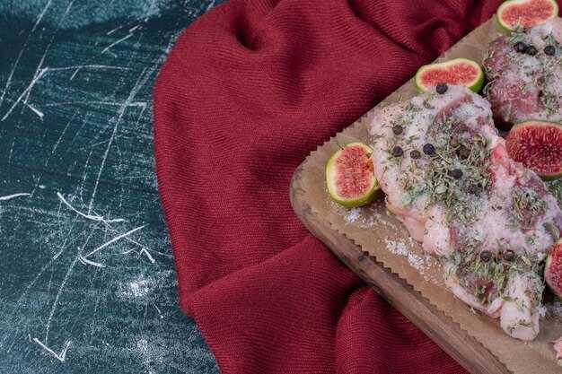 Как правильно нанизывать мясо на шампуры после маринования