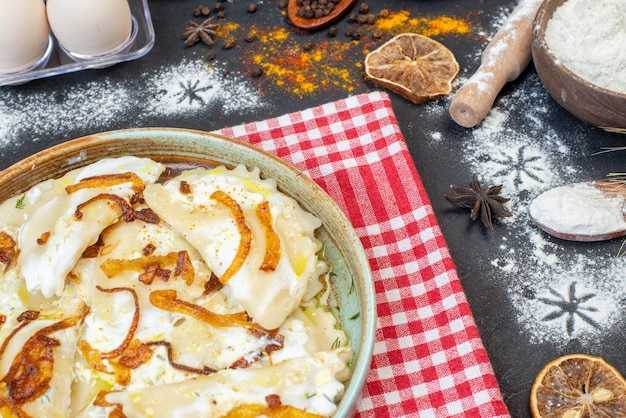 Сочное мясо со сливками на сковороде: простой рецепт