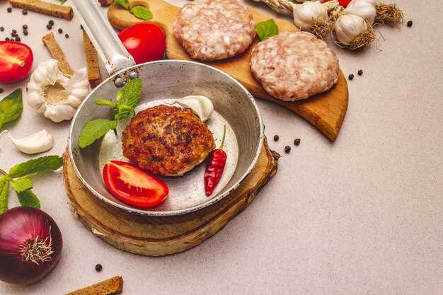 Способы жарки котлет: как добиться золотистой корочки