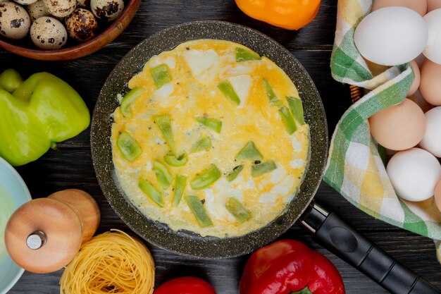 Омлет с курицей и помидорами: простой рецепт