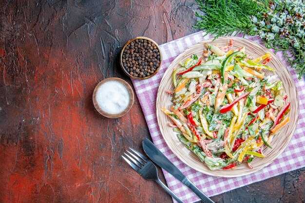 Салат с грибами, ветчиной и огурцами: простой рецепт