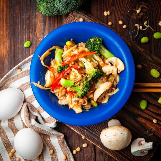 Подбор ингредиентов для соба с курицей и овощами