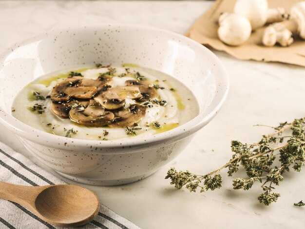 Выбор ингредиентов для куриного супа с грибами
