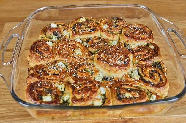 Подбор начинок: сладкие и соленые варианты для дрожжевых слоек