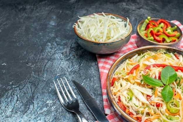 Капустный салат с редькой и растительным маслом