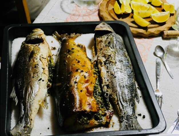 Запеченная скумбрия с пряными травами