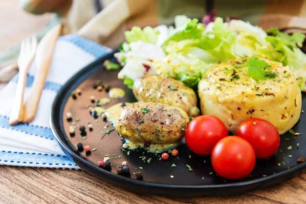 Фаршированные перцы с мясом и яйцом