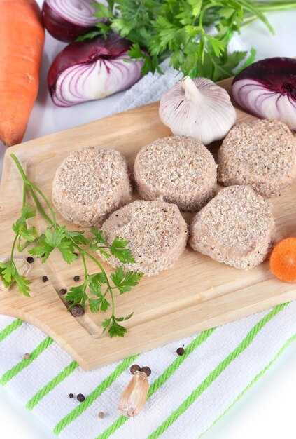Котлеты из индейки с морковью и луком