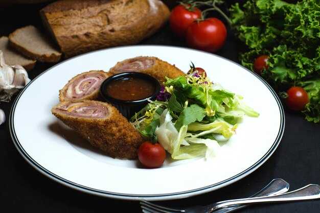 Говяжий рулет с орехами