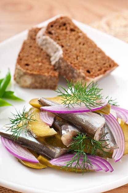 Жареная сельдь с картошкой и морковью