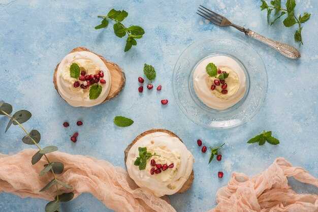 Идеи для украшения десертов творожным кремом