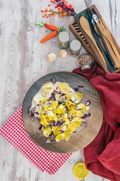 Салат с курицей и ананасом