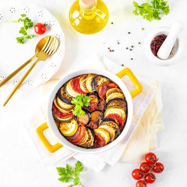 Приготовление запеченных овощей с яйцом