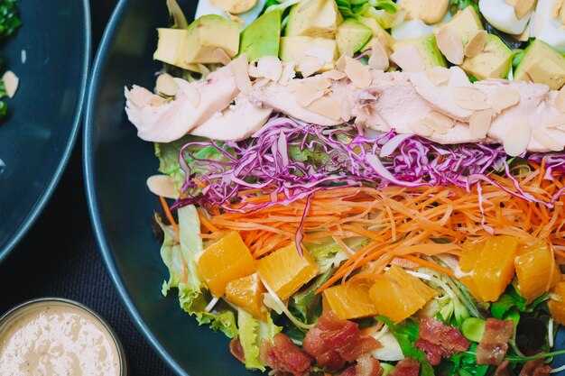 Подача салата: как оформить блюдо для стола