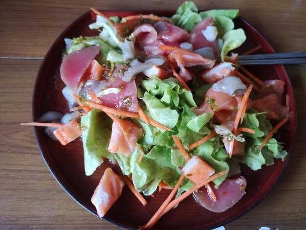 Салат с яблоками для сладковатого акцента