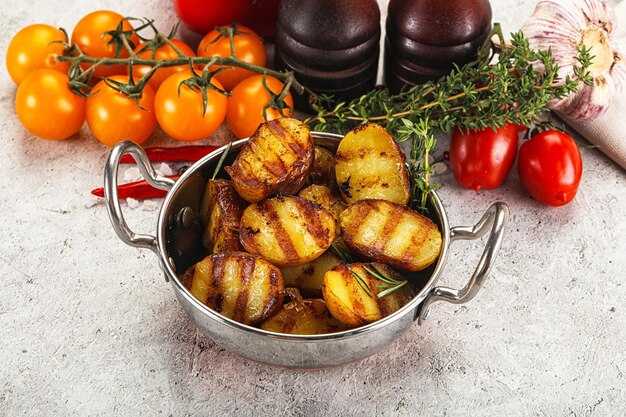Вкусный рецепт картофеля с салом на мангале — простой и оригинальный способ приготовления