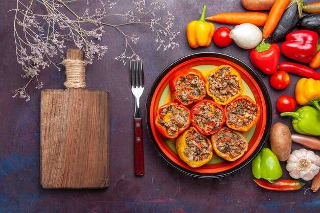 Приготовление фаршированного болгарского перца с мясом и рисом в духовке
