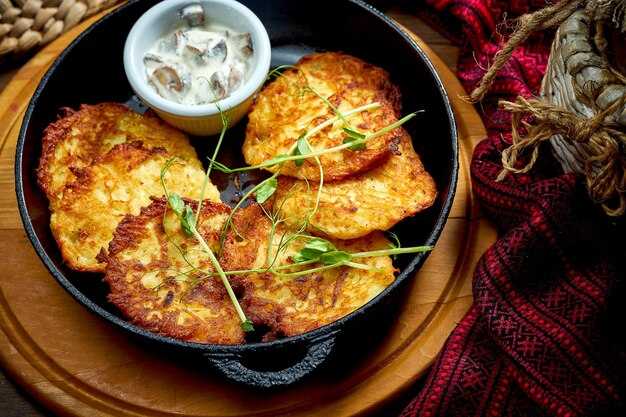 Вкусные драники из картофеля с геркулесом для простого домашнего приготовления