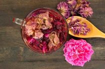 Ароматный чай из розы — простой рецепт для вашего уюта