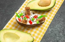 Простые рецепты салатов с авокадо для свежих и вкусных блюд