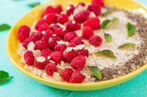 Нежный бисквит с малиной домашнего приготовления пошаговый рецепт