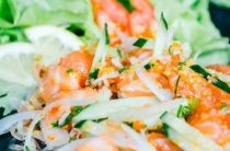 Быстрый и вкусный салат с креветками — простой рецепт на дом