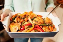 Простые и вкусные рецепты курицы, запеченной в духовке для любого повода