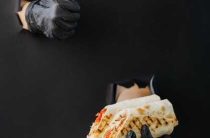 Рецепт черной пиццы с необычным тестом и начинками для настоящих гурманов