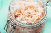 Как приготовить квашеную капусту с морковью в домашних условиях на зиму — простой рецепт