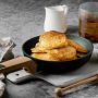 Пошаговый рецепт пышных сырников из творога с манкой на сковороде для вкусного завтрака