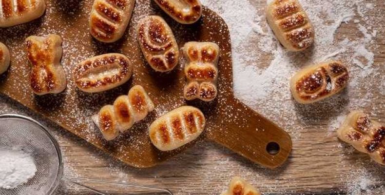 Простой рецепт калачей в духовке с золотистой корочкой и нежной начинкой