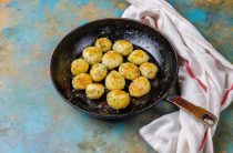 Классический рецепт картофельных котлет на сковороде для домашнего обеда