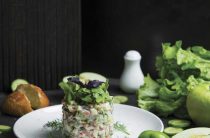 Классический рецепт салата из копченой скумбрии с фото — вкусное и простое блюдо