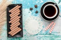 Классический рецепт кондитерской колбасы с какао из печенья для домашних условий