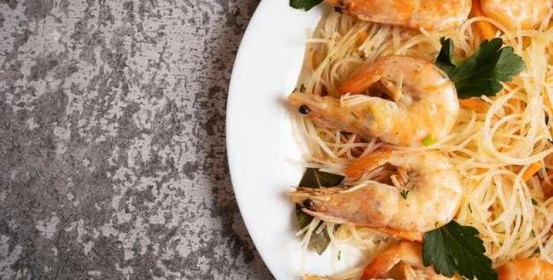 Приготовление креветок с вермишелью по простому и вкусному рецепту