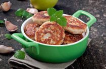 Рецепт сочных и вкусных куриных котлет на сковороде для домашнего ужина