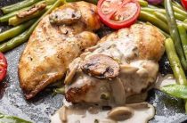 Рецепт курицы с шампиньонами на сковороде со сметаной с пошаговыми фото
