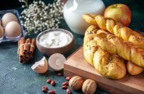 Классический рецепт московской плюшки с сахаром из дрожжевого теста с пошаговыми фото