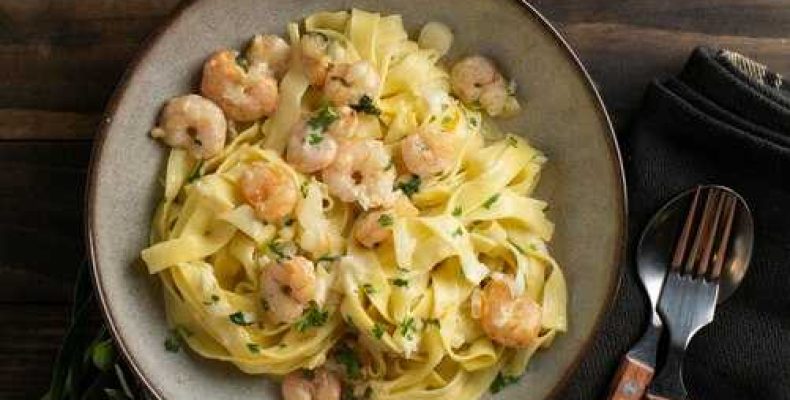Рецепт пасты с креветками в сливочном соусе с сыром и сливками для гурманов