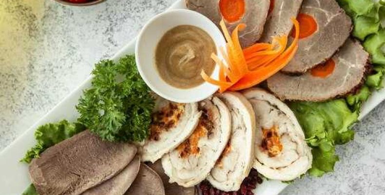 Простой и вкусный рецепт печени в лаваше с овощами и специями