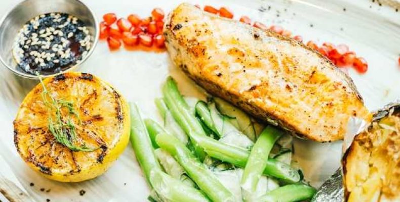 Простой рецепт — как пожарить скумбрию в духовке — вкусное и полезное блюдо