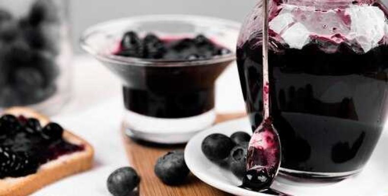 Простой рецепт желе из черной смородины в домашних условиях