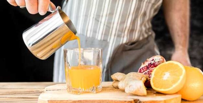 Как приготовить свежий апельсиновый сок в домашних условиях без сложных инструментов