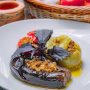 Вкусные баклажаны фаршированные куриным мясом с овощами и специями